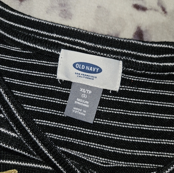 ⚠️Free bundle item- striped shirt - Picture 3 of 7